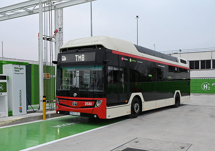 Foto Barcelona recibe el primer bus de hidrógeno de Caetano que repostará próximamente en la planta de H2 verde de Iberdrola.